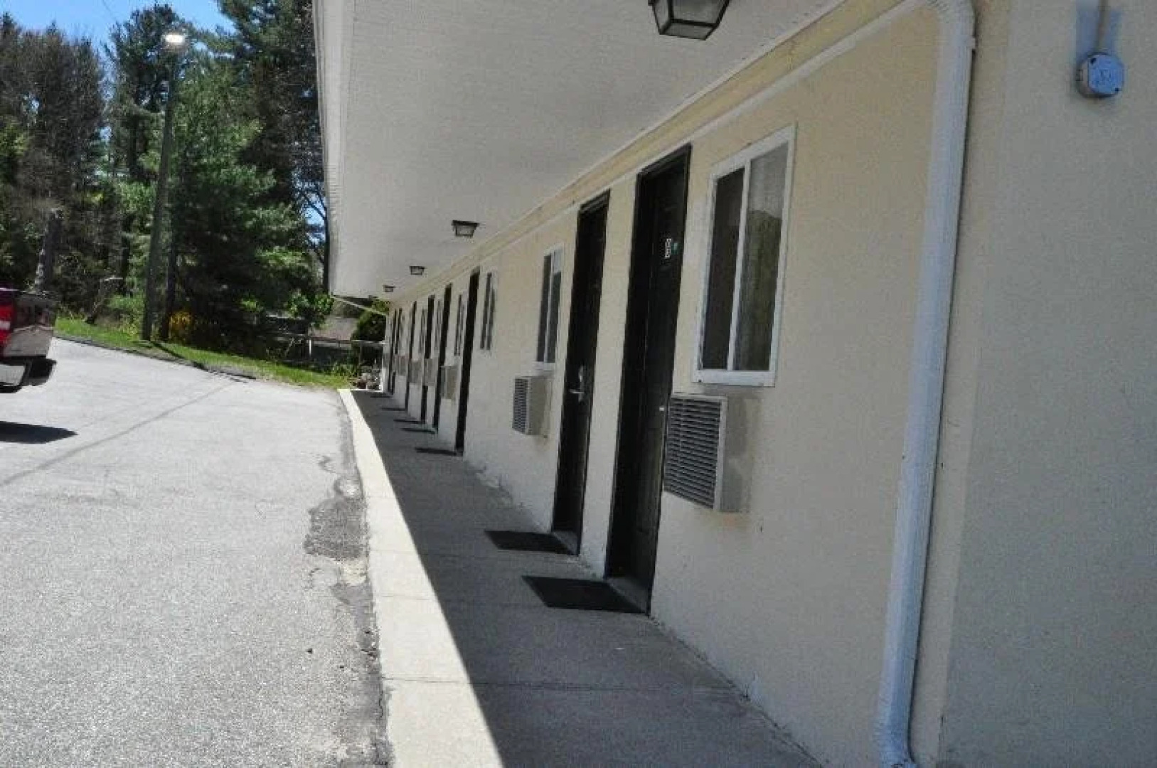 Chaplin Inn & Suites