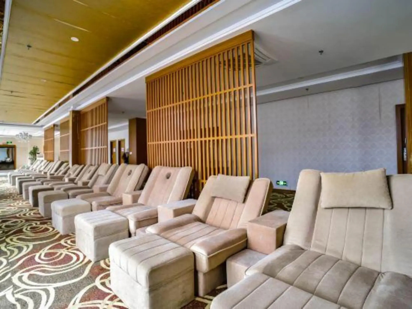 Golden Apple Hot Spring Hotel