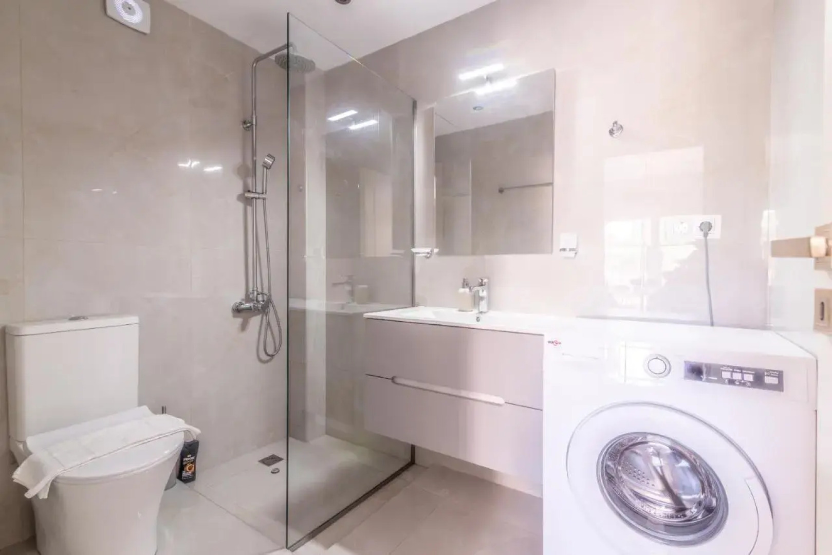 Elegant Suite 2 near the Beach