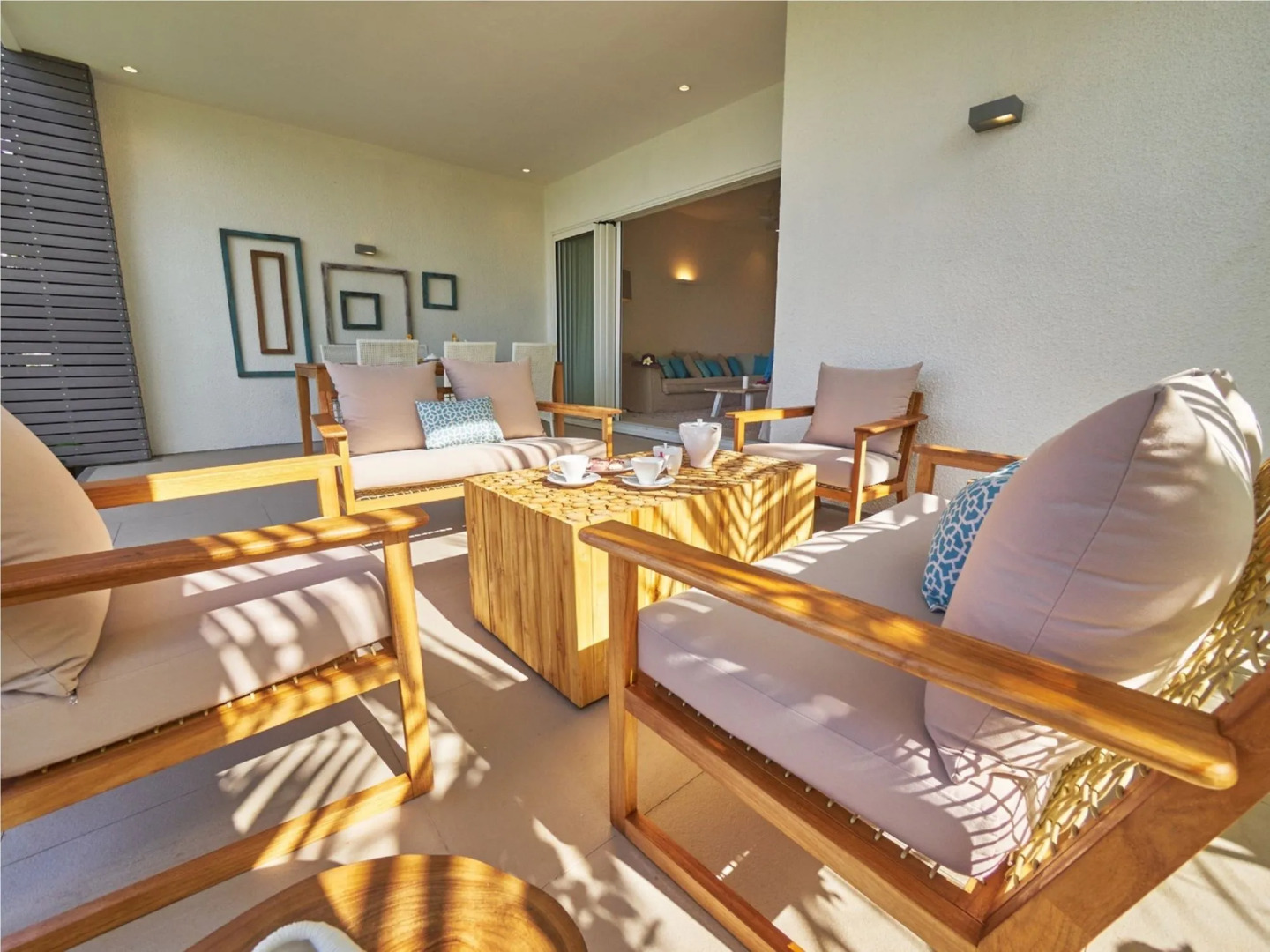 Myra Seafront Suites with Lov