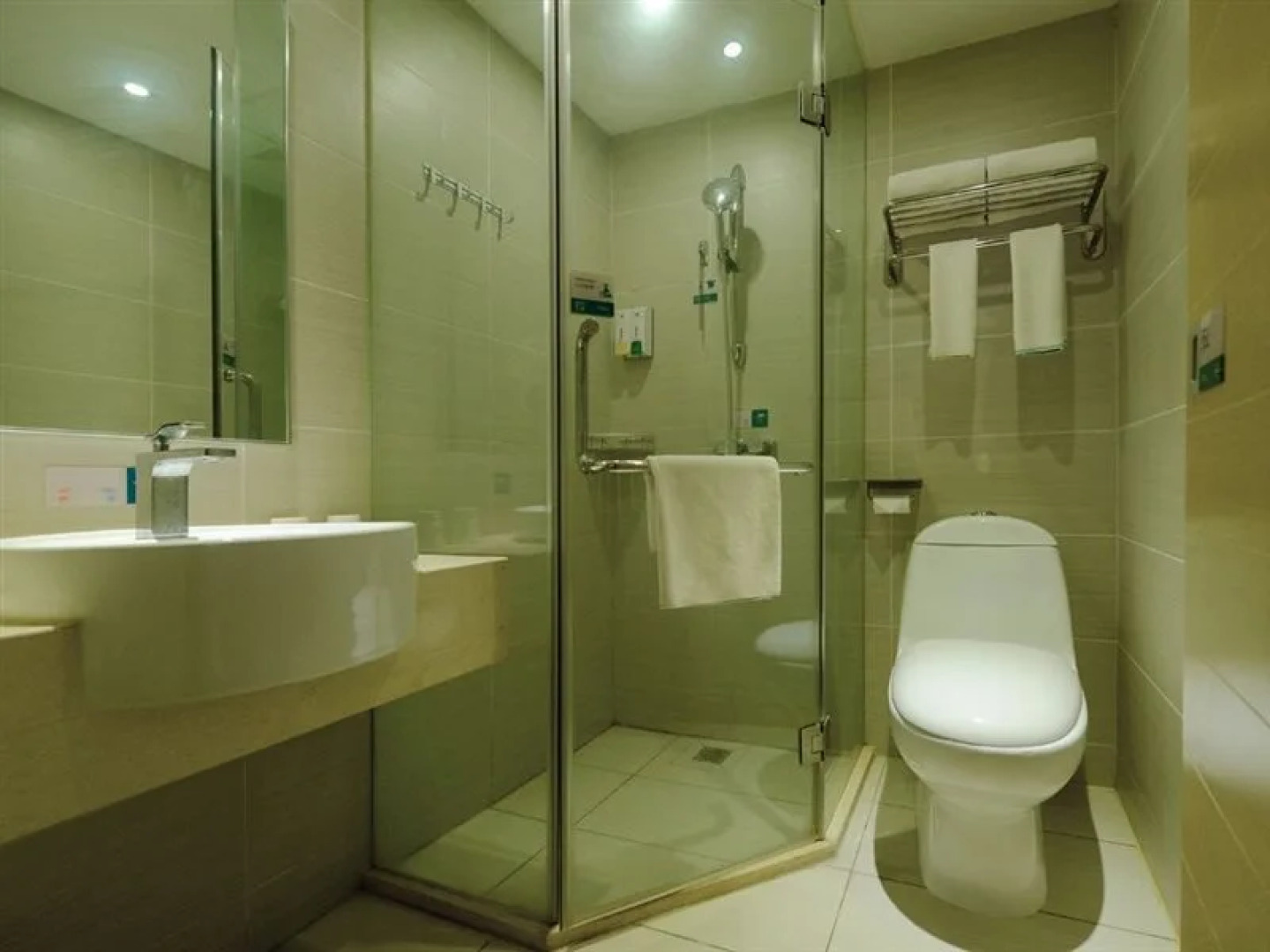 CC Inn (Tongren Railway Station)