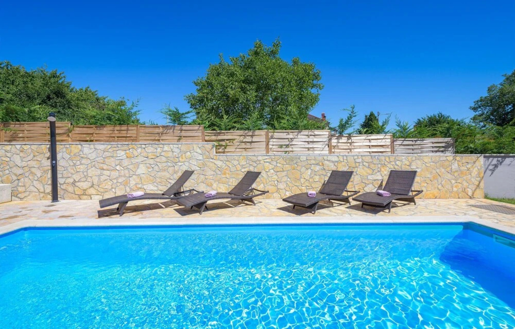 Stunning Home in Perci With Wifi and 5 Bedrooms