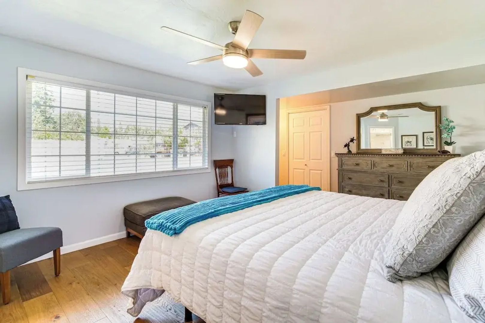 Lovely Riverfront Grants Pass Home: Pool & Hot Tub