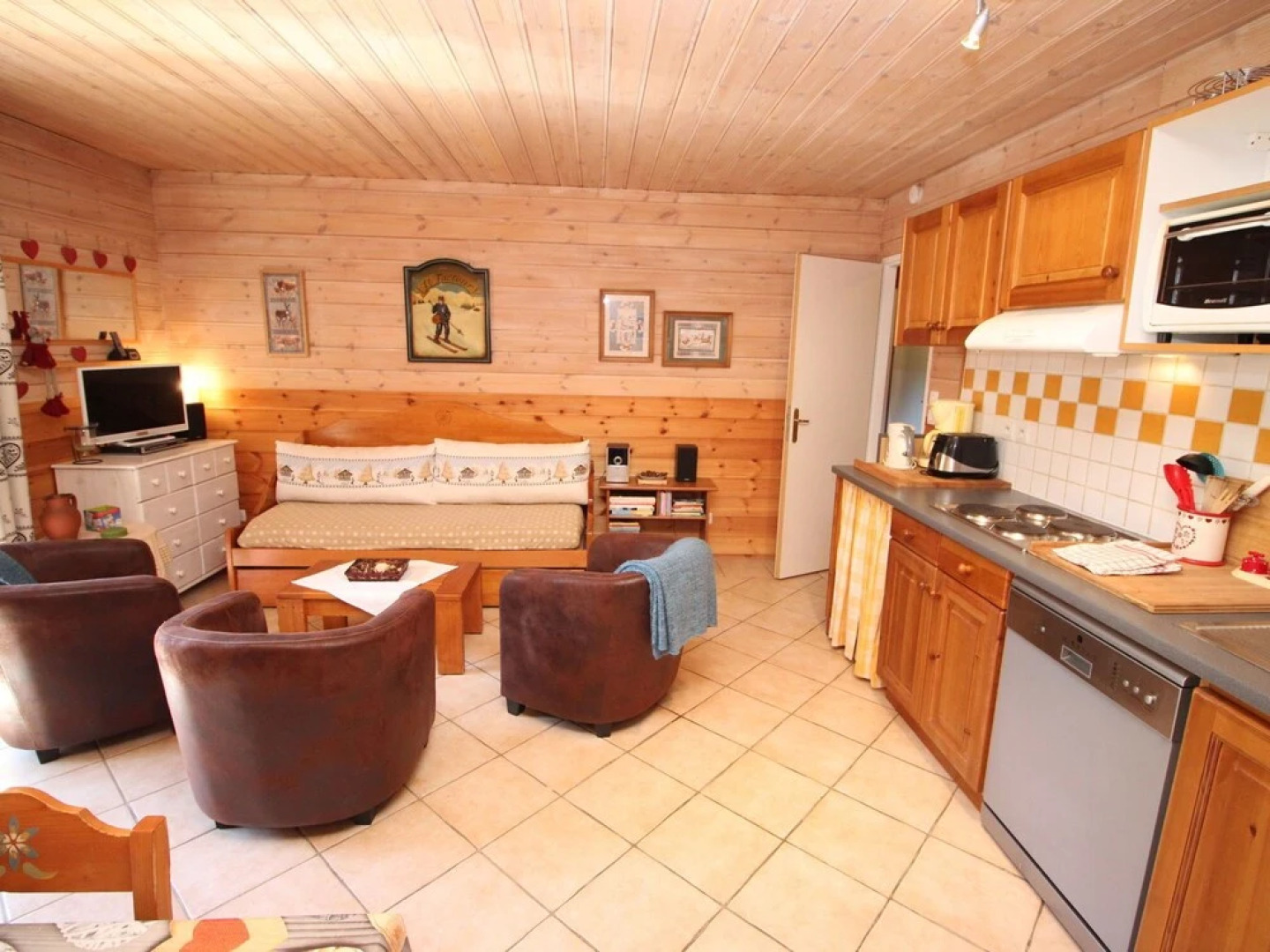 Beautifully Decorated Apartment Near the Center in Valfrejus