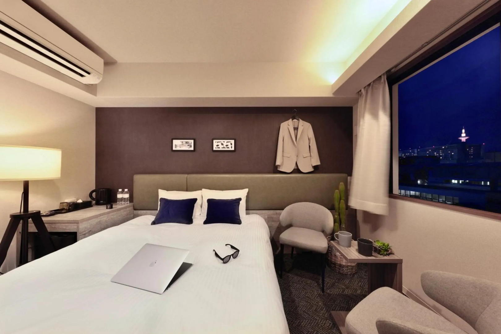 MINAMISENRI Crystal Hotel