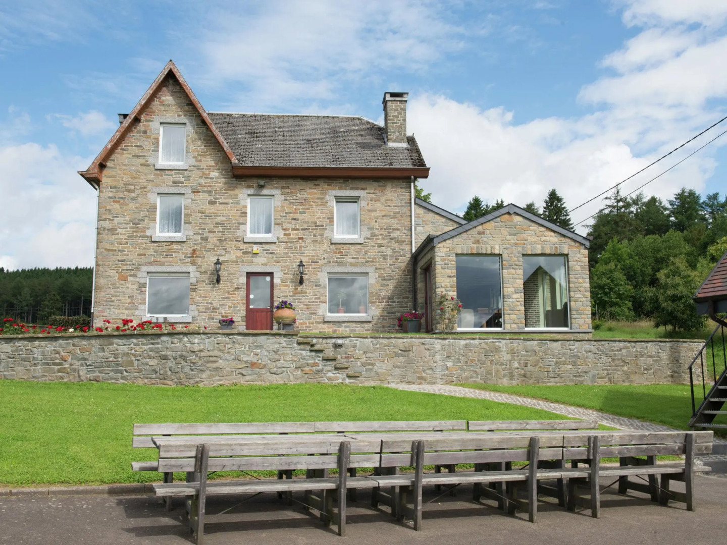 Group Stay With Pool, Chevron