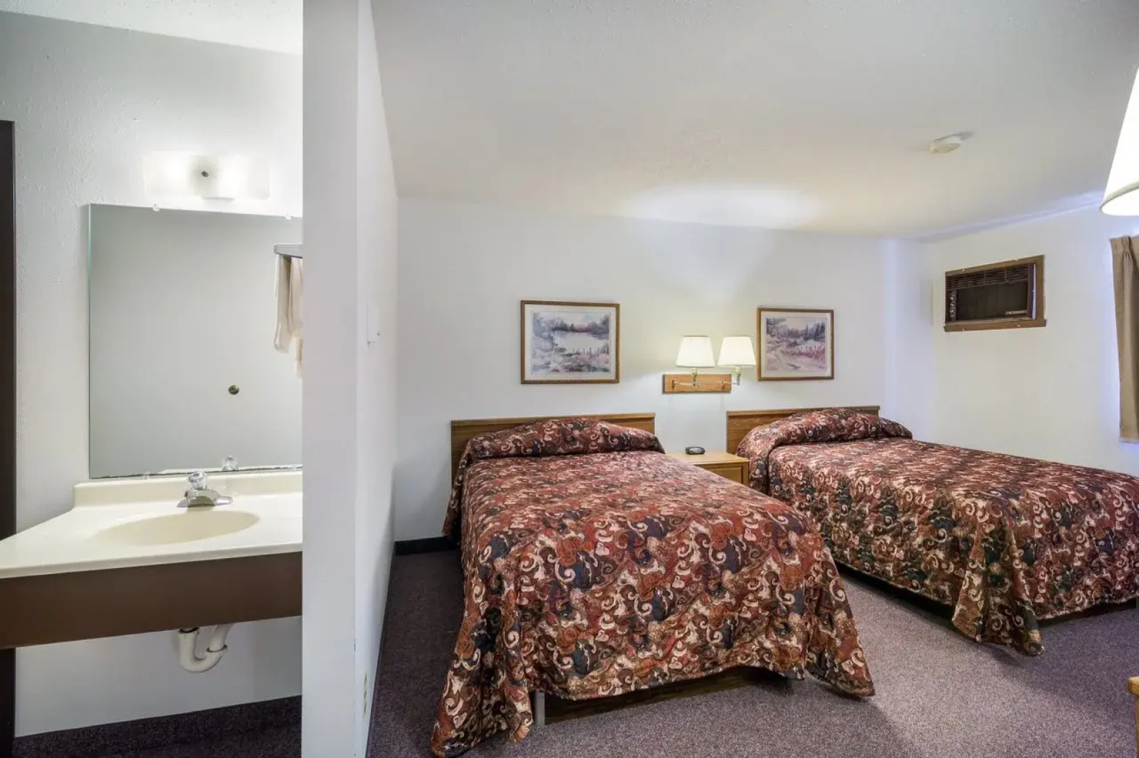 Rodeway Inn Gateway to Medora T-Roosevelt & Makoshika State Park