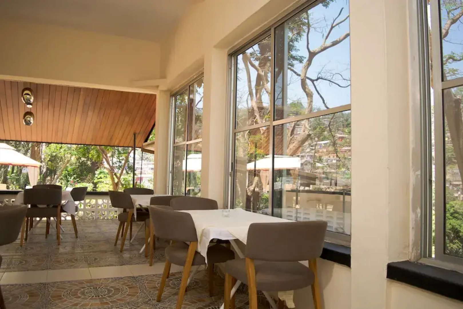 Lacs Villa Guest House