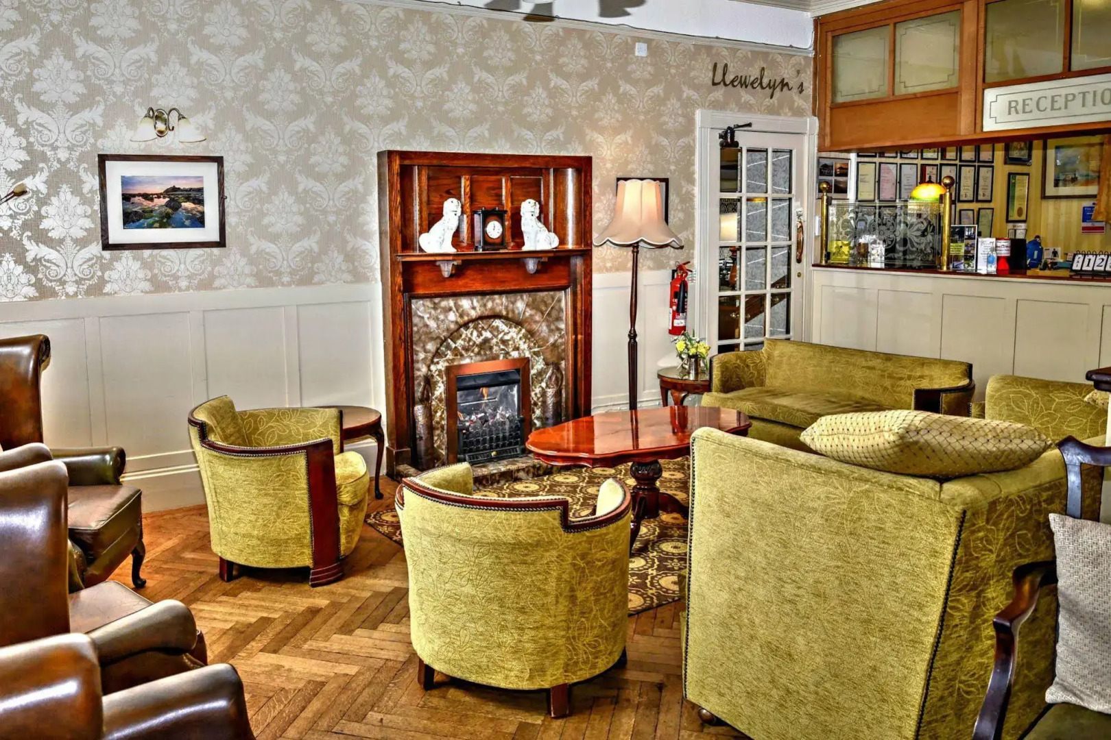 Lion Hotel and Studio Apartments