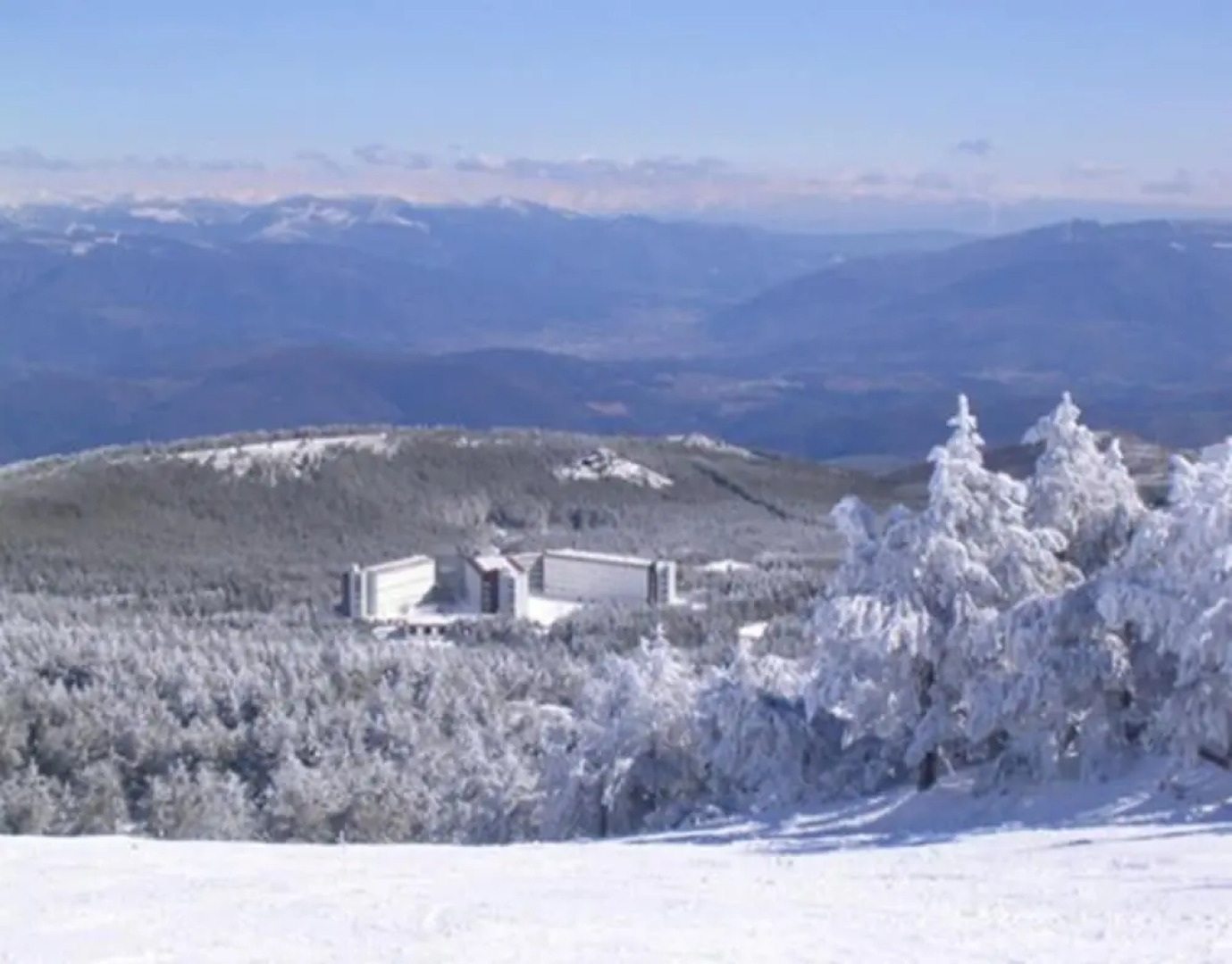 Oca Manzaneda Estación de Montaña
