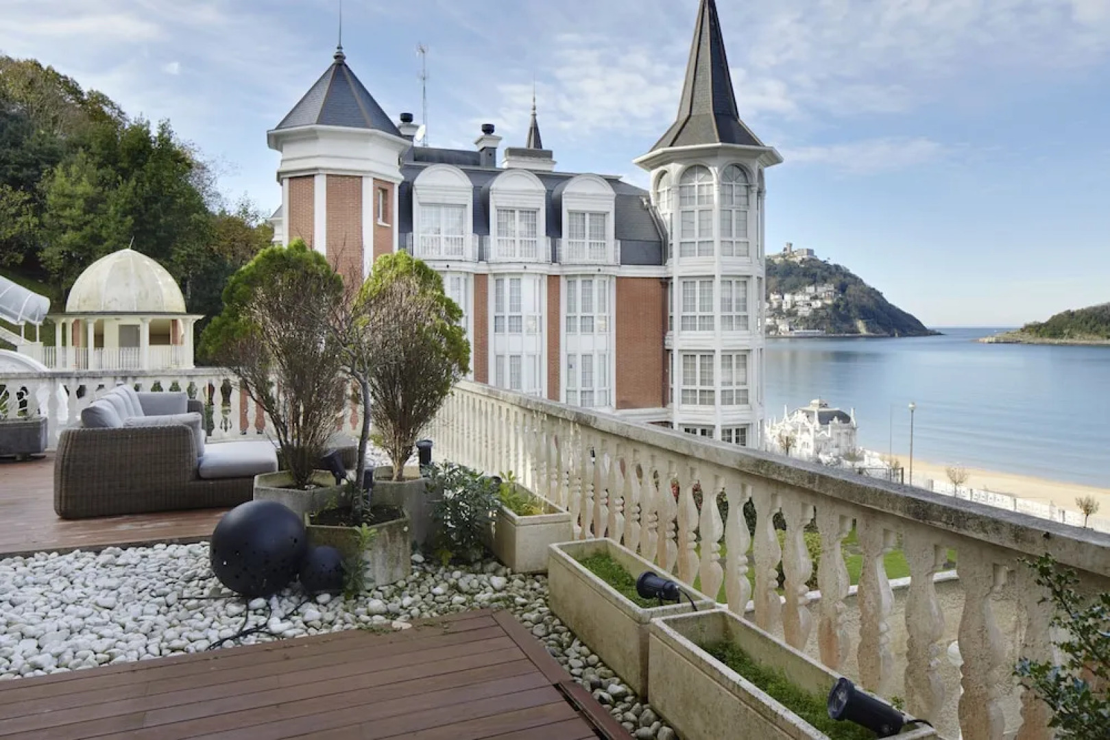 Miraconcha Terrace Apartment by FeelFree Rentals