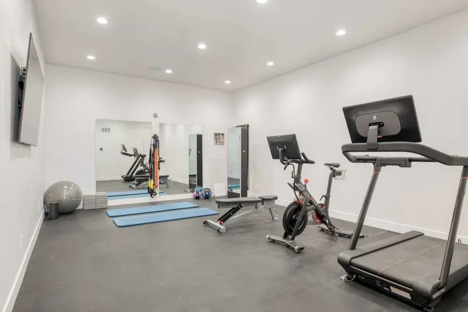 Mountain Lover by Avantstay Luxe Escape w/ Views Hot Tub, Gym, Movie Theater