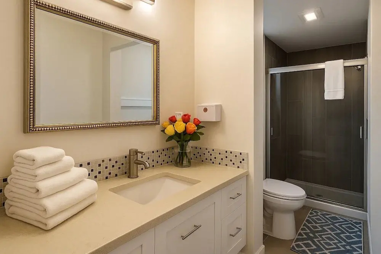 Luxury 180 degree Lake View