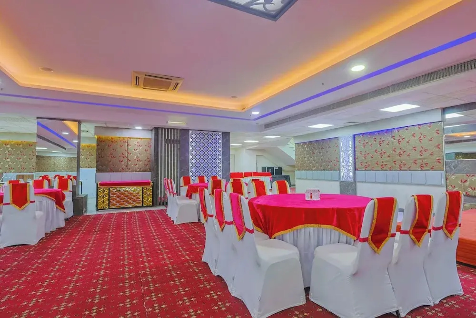 Hotel Hyphen Noida