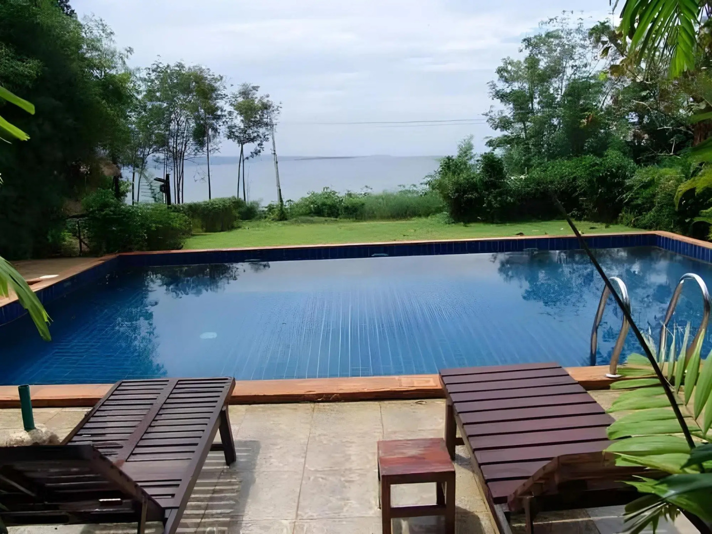 Bamboo Hideaway Resort