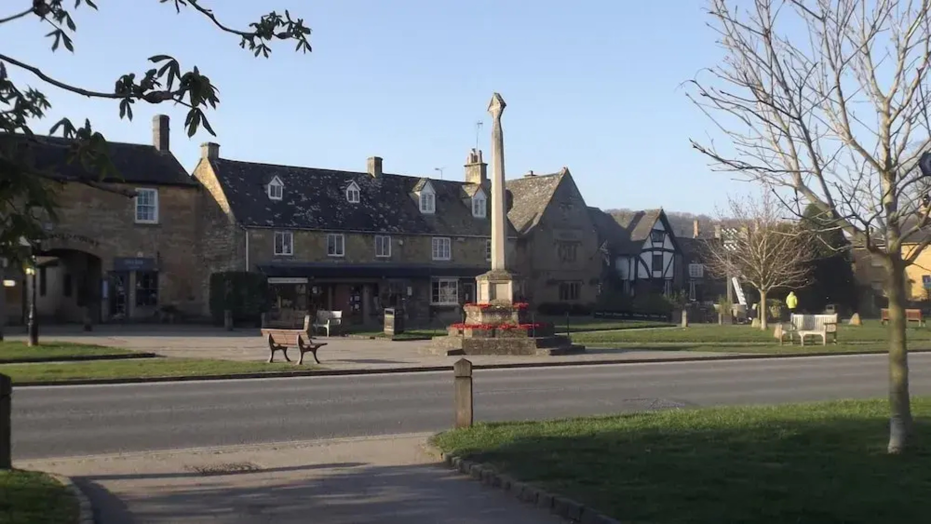 Spacious 3 Bedroom Cabin at Avonvale Holiday Lodge