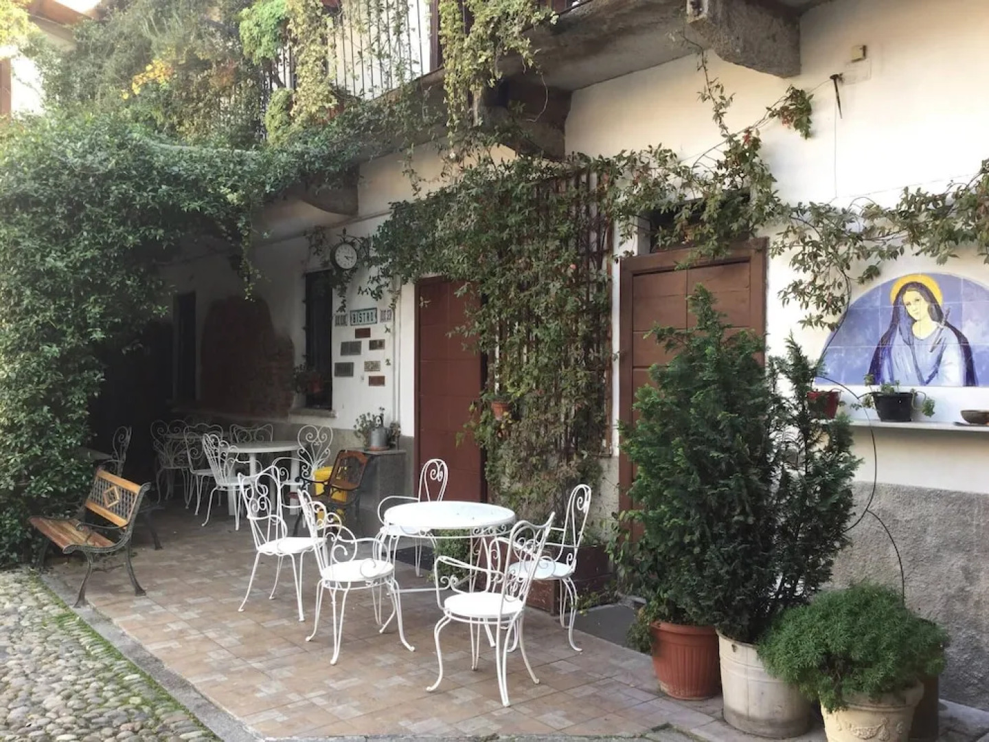 "room in Guest Room - Camera In Antica Corte Milanese"