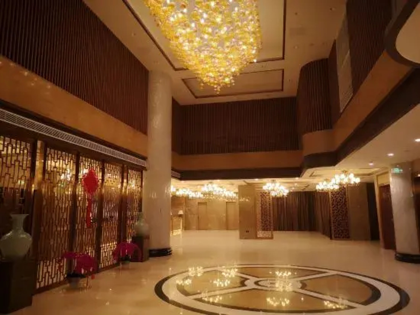 Ruijin Wanjia Hotel (City Hall)