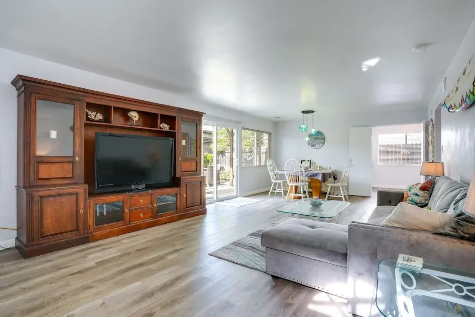 Viva Ventura: Duplex With Patio - Walk to Beach!