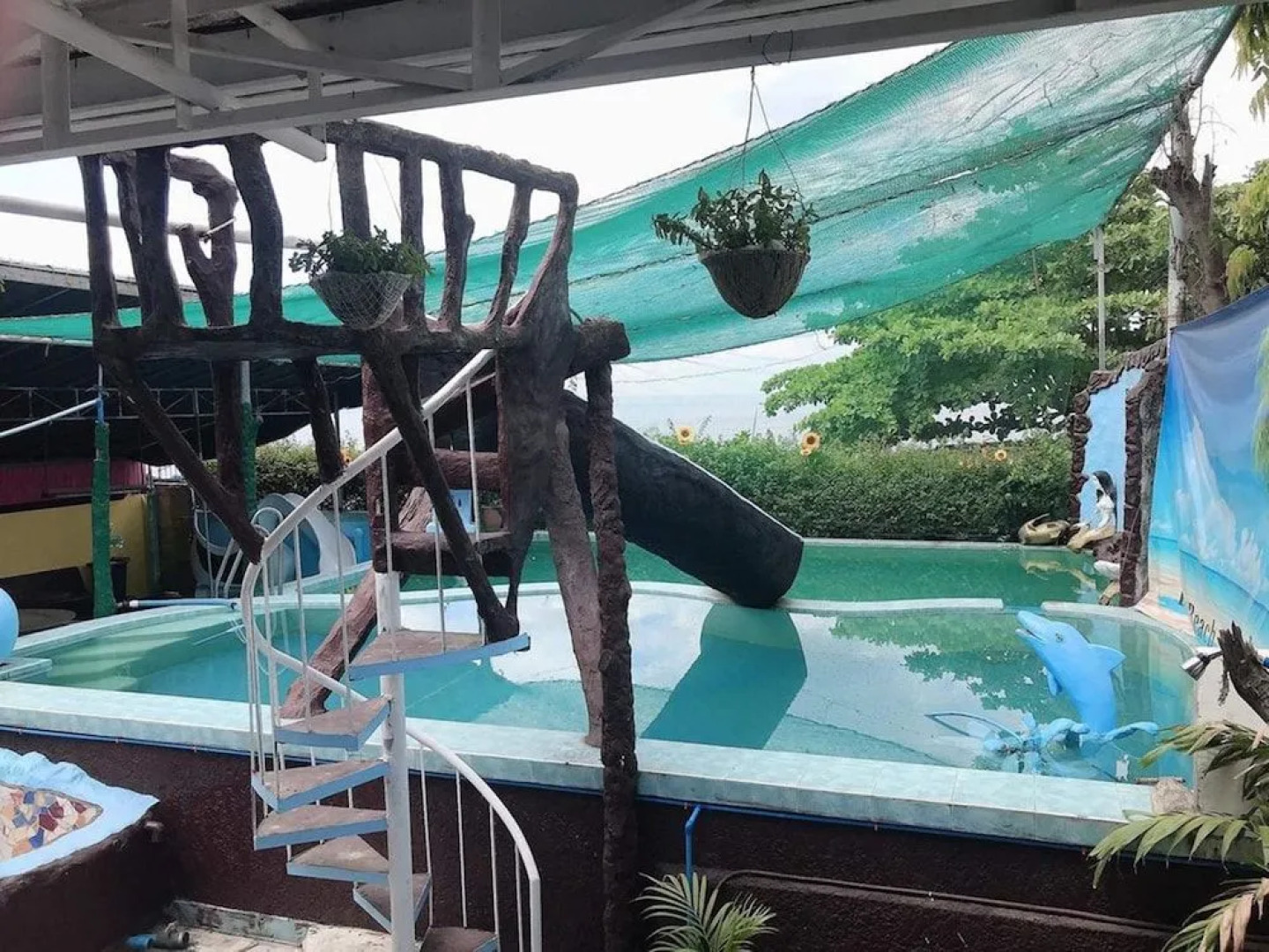 Front Beach Hotel & Resort