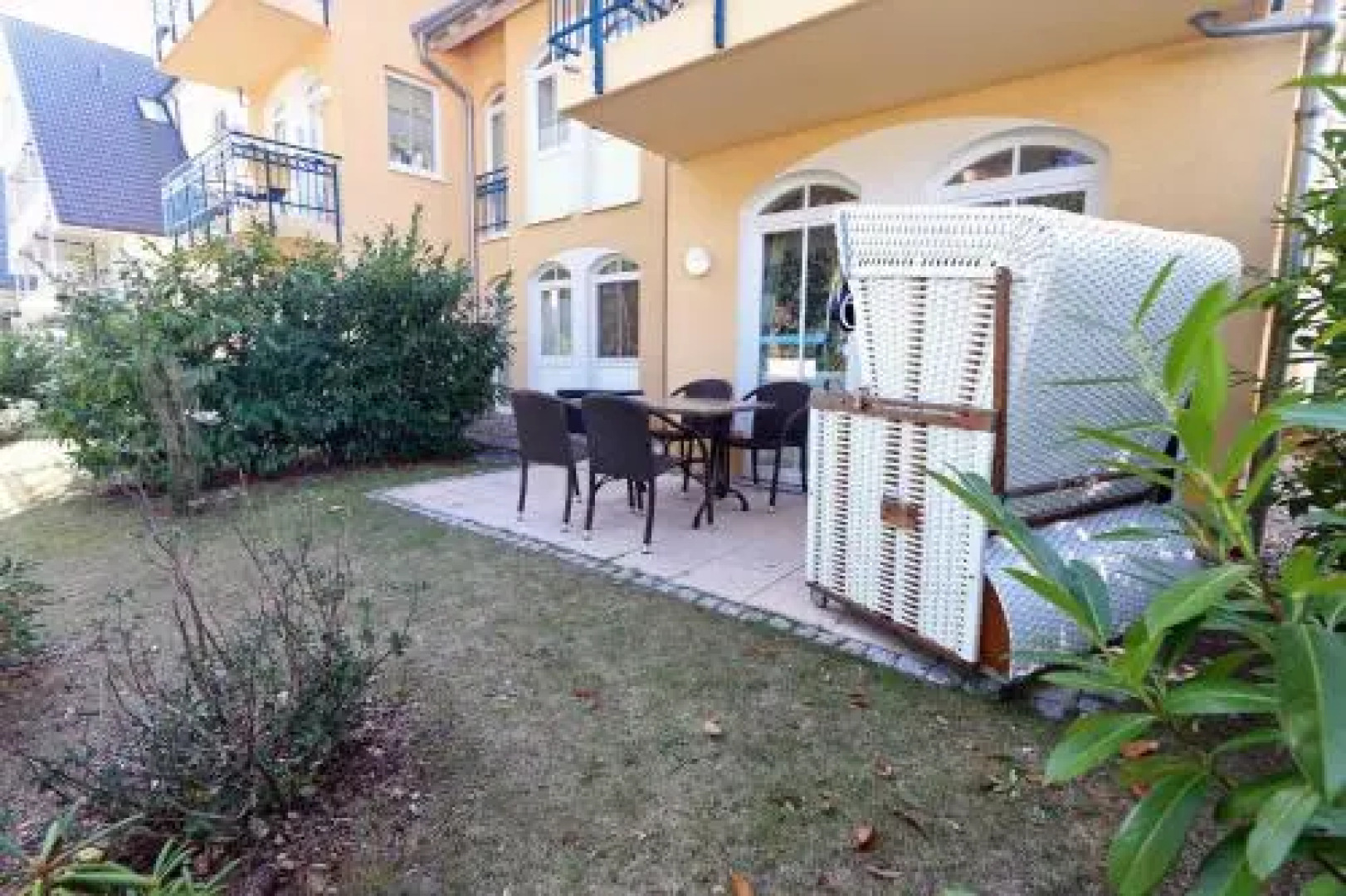 Kurparkresidenz Baabe - Ferienwohnung Meeresgarten mit Terrasse