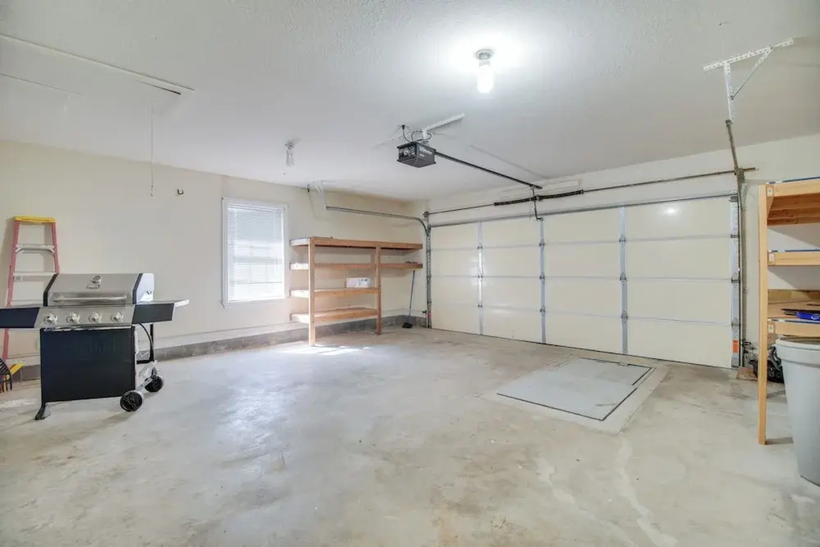 2 Mi to Grand Lake: Grove Home w/ Fenced-in Yard