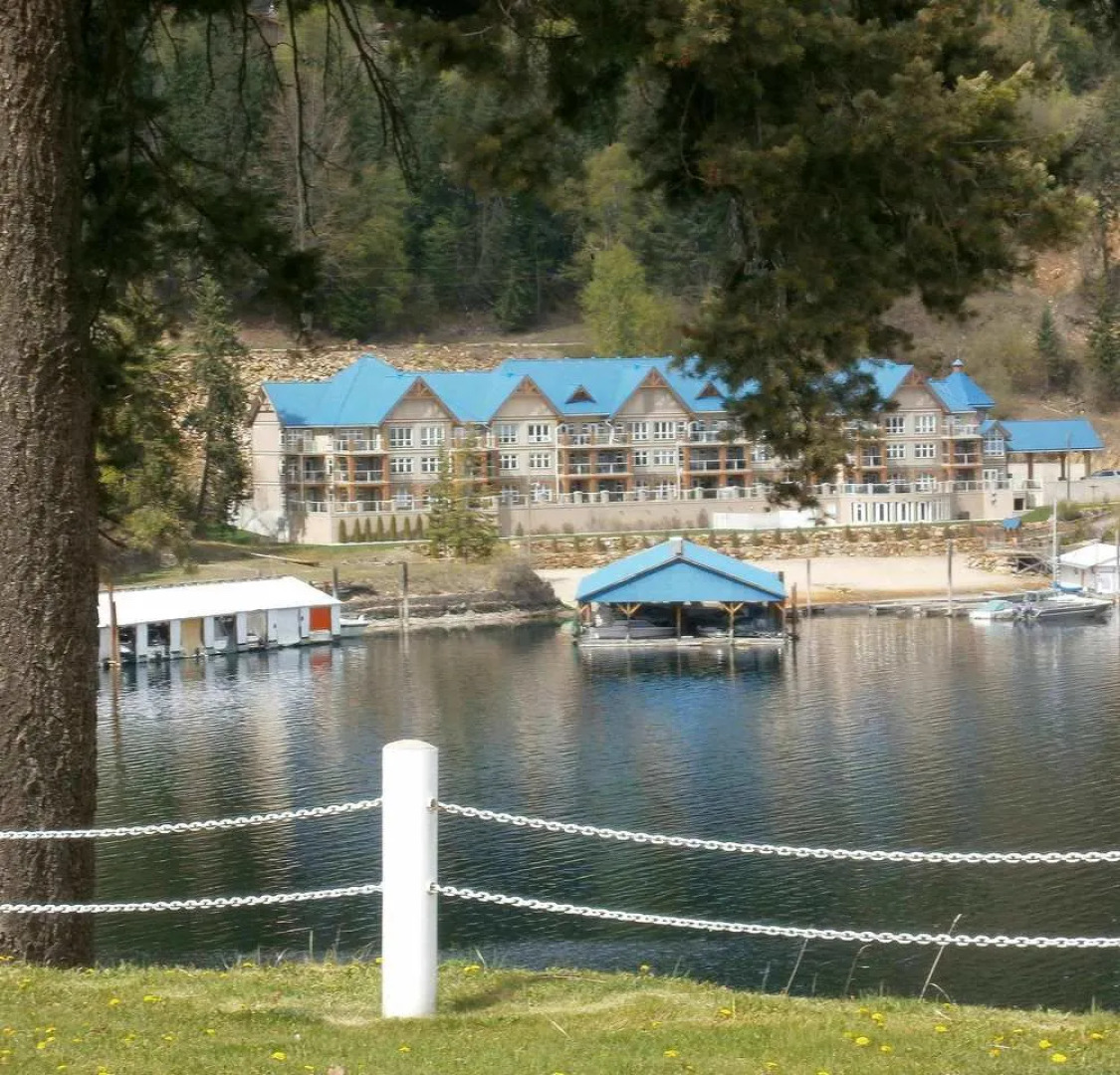 Kaslo Bay Condominium