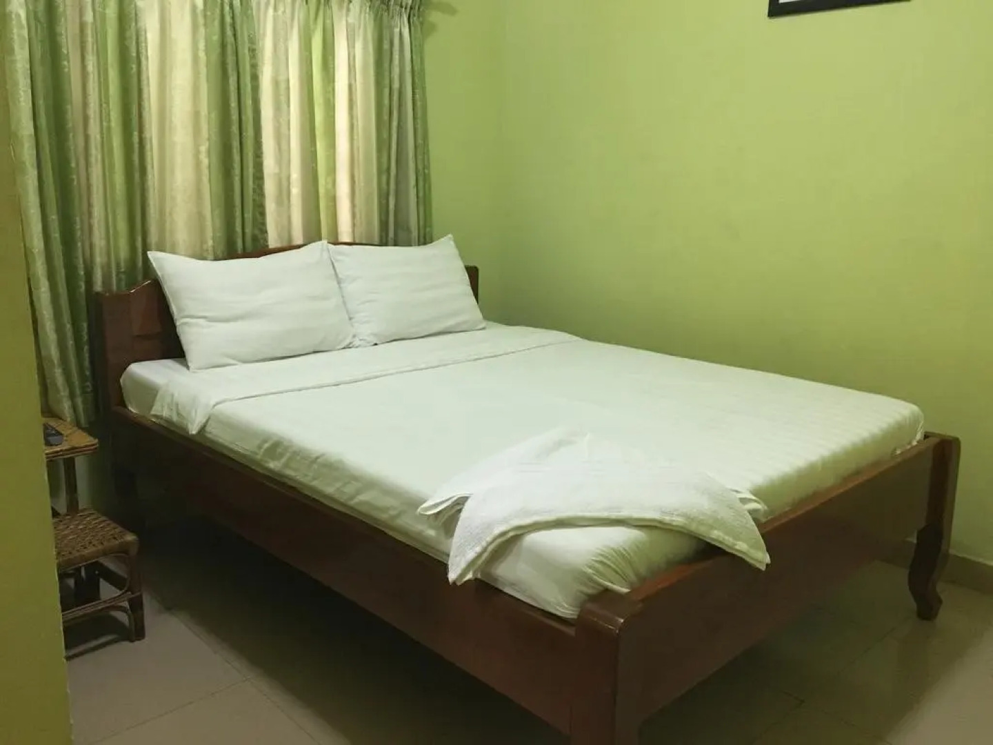 Pra-Tna Guest House and Coffee