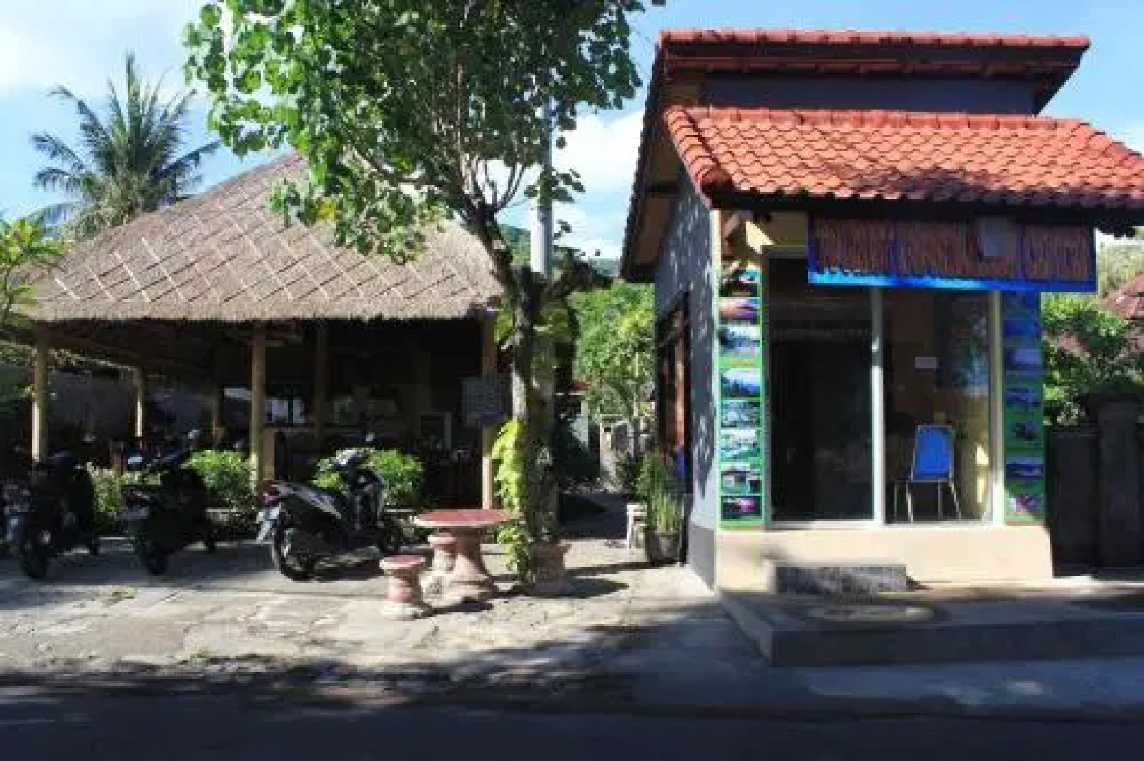 Warung Santa Fe and Bungalows