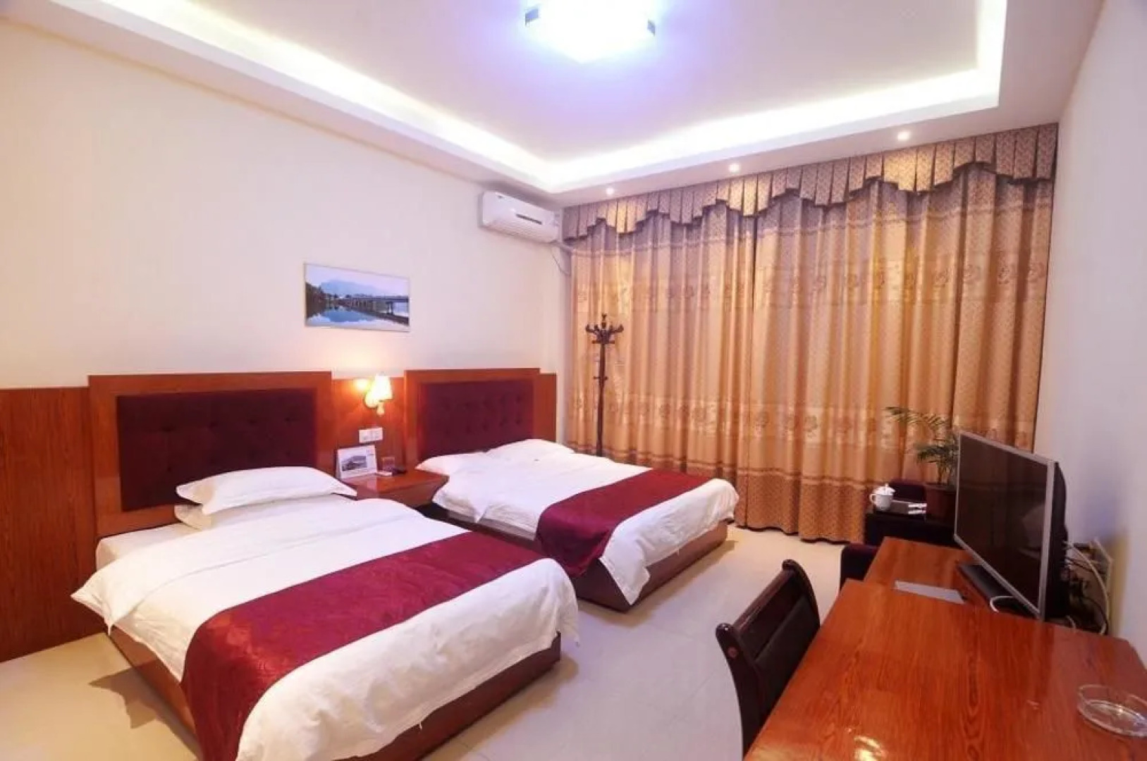 Danxia Mountain Shanghaojia Hotel