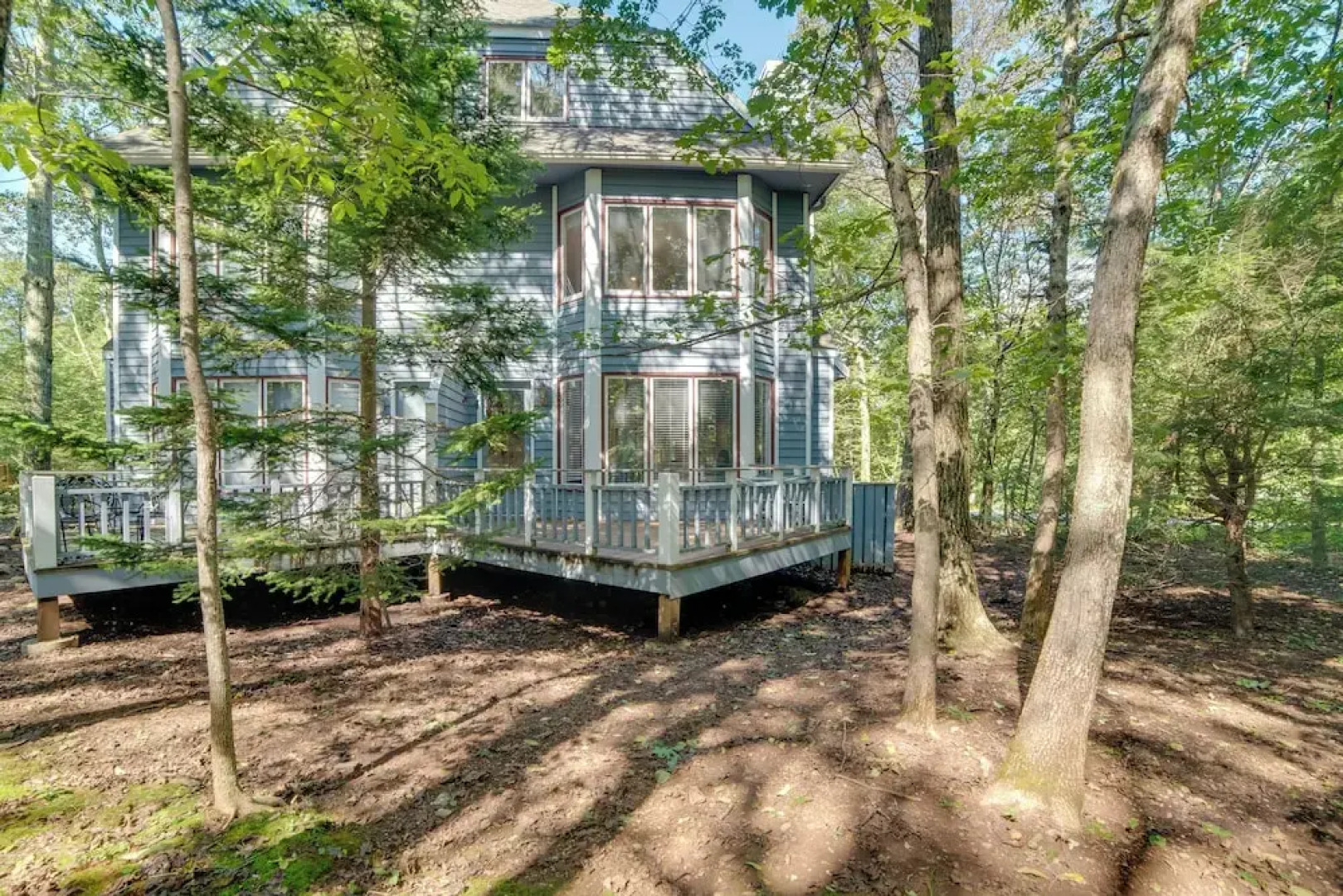 Lovely Condo w/ Deck, 1 Mi to Wintergreen Resort!