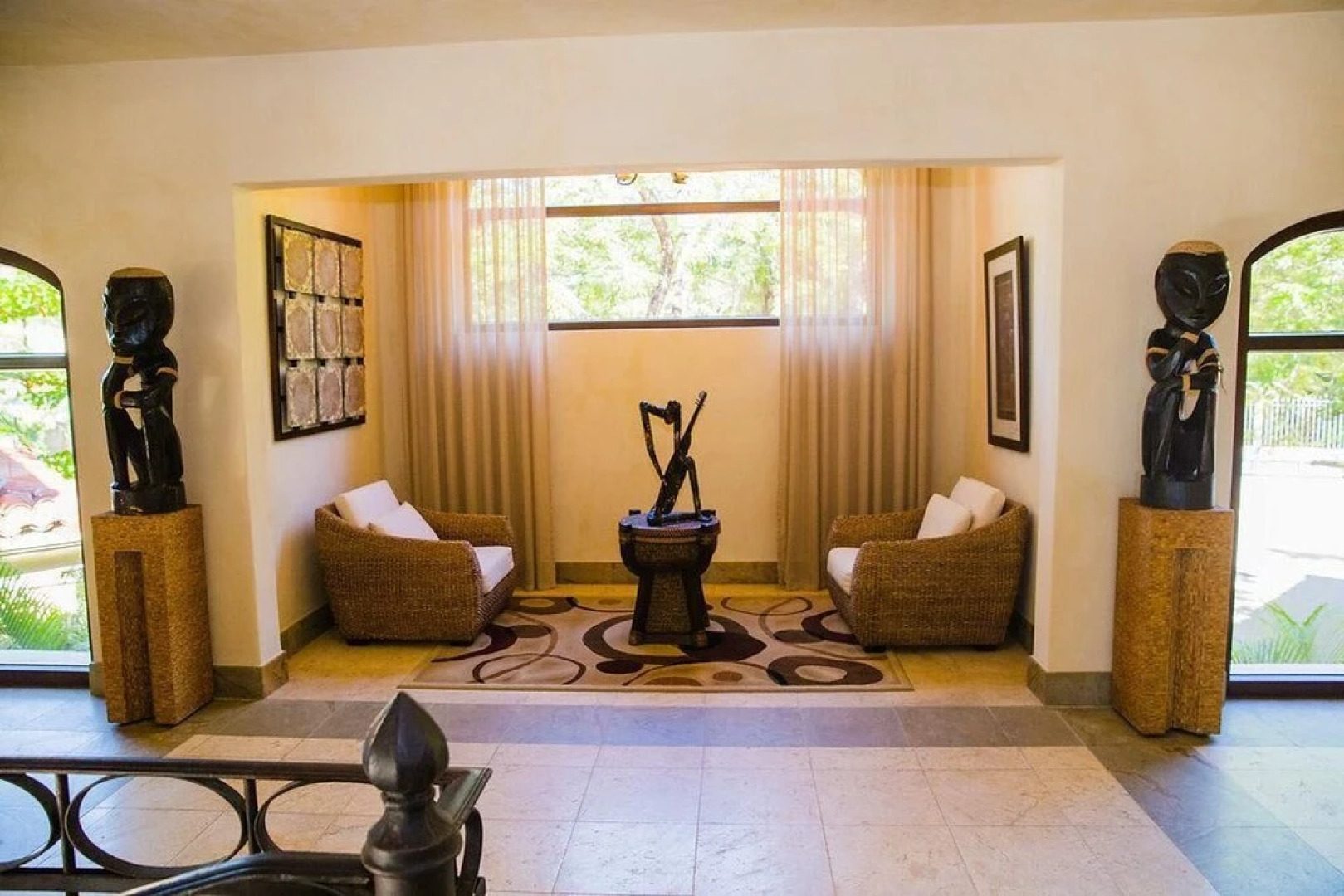 Luxurious Beachfront Mansion with a Stunning Infinity Pool in Playa Flamingo