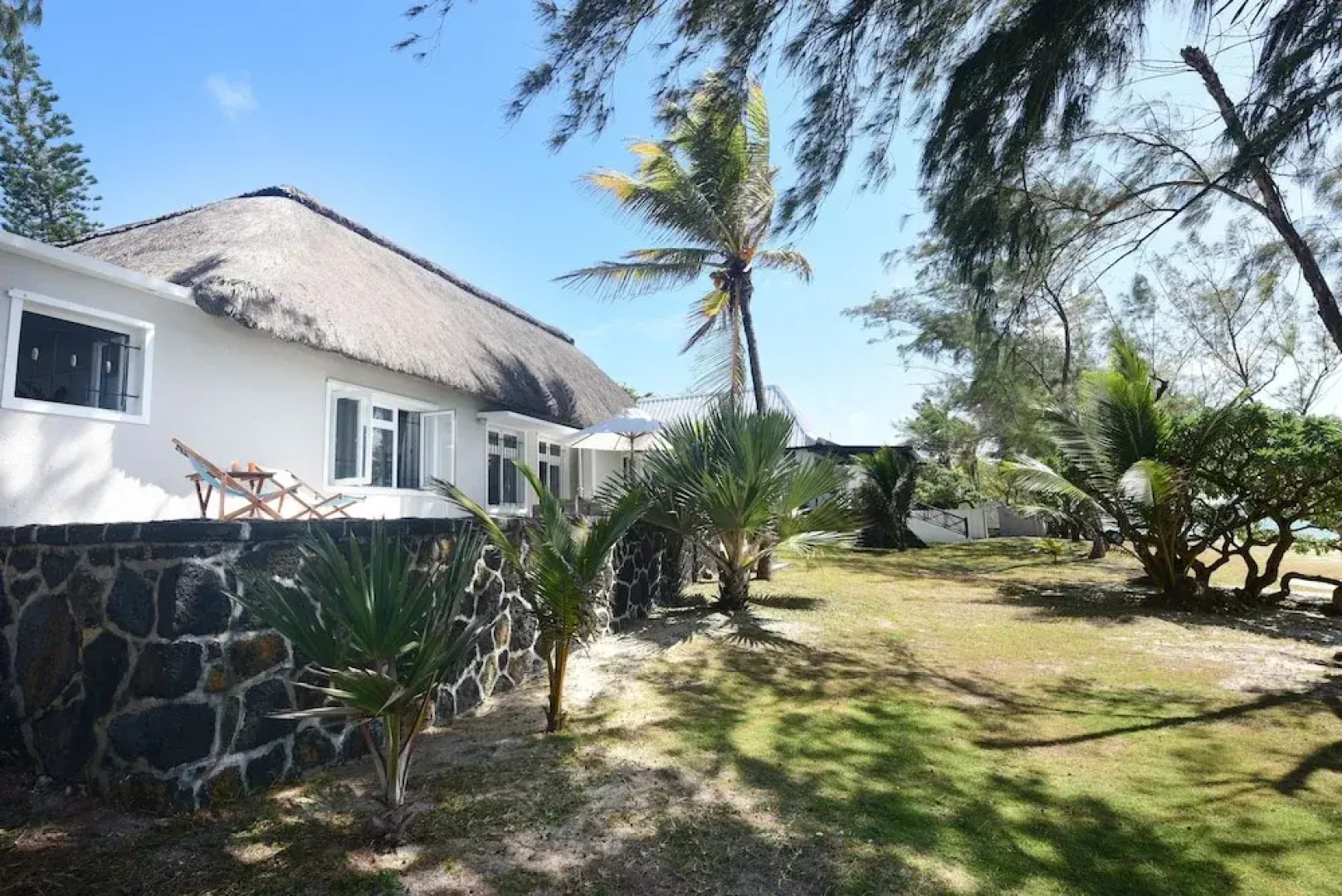 Veloutier Blanc Beachfront Villa by StayMauritius