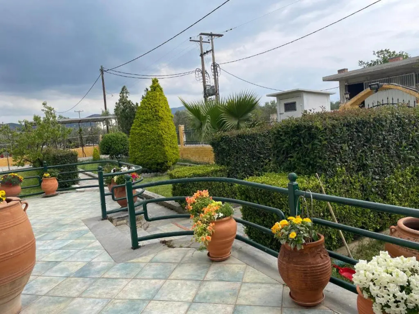 Seaside apartment with private garden