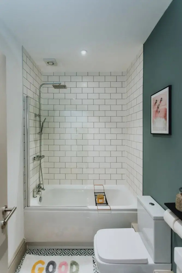 Entire House with Parking in Rugby