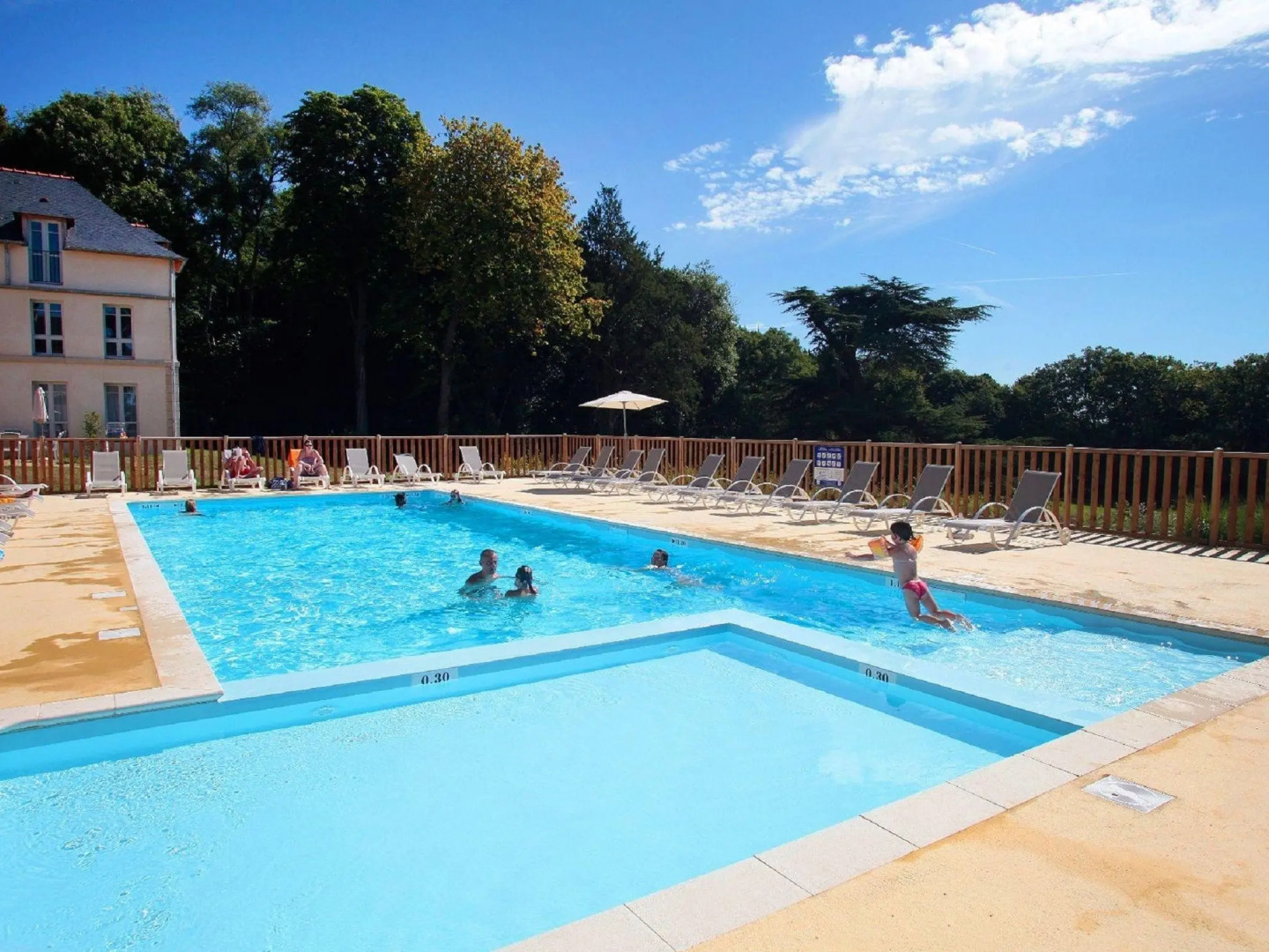 Homely apartment in a 17th century castle in a Breton Village