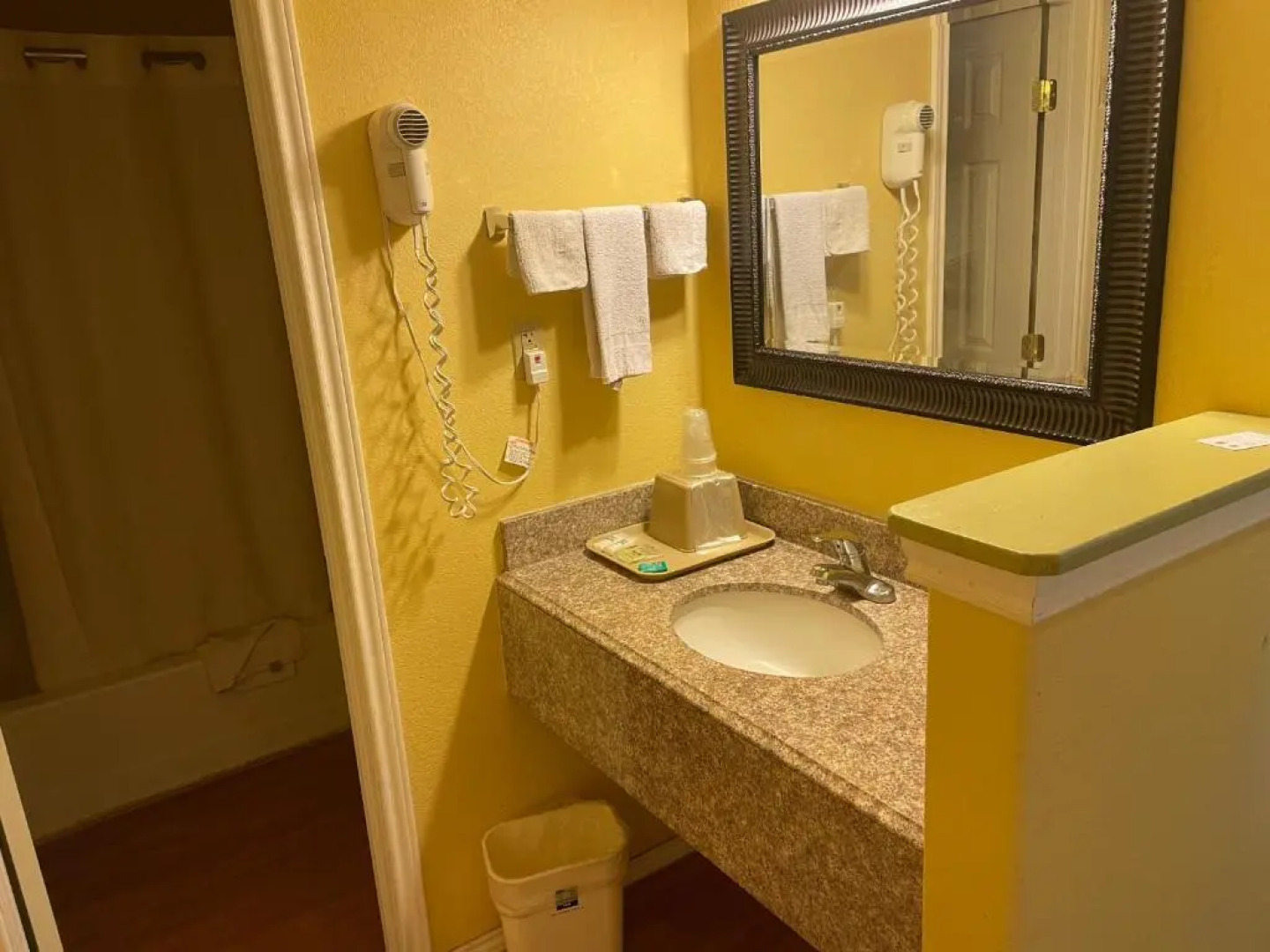 Dilley Executive Inn