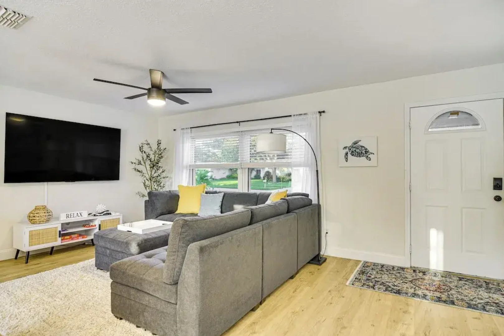 10 Mi to Dtwn St Petersburg: Mod Central Getaway