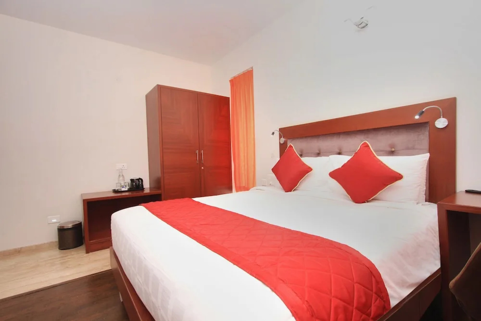 OYO 10002 Hotel Canary Hop