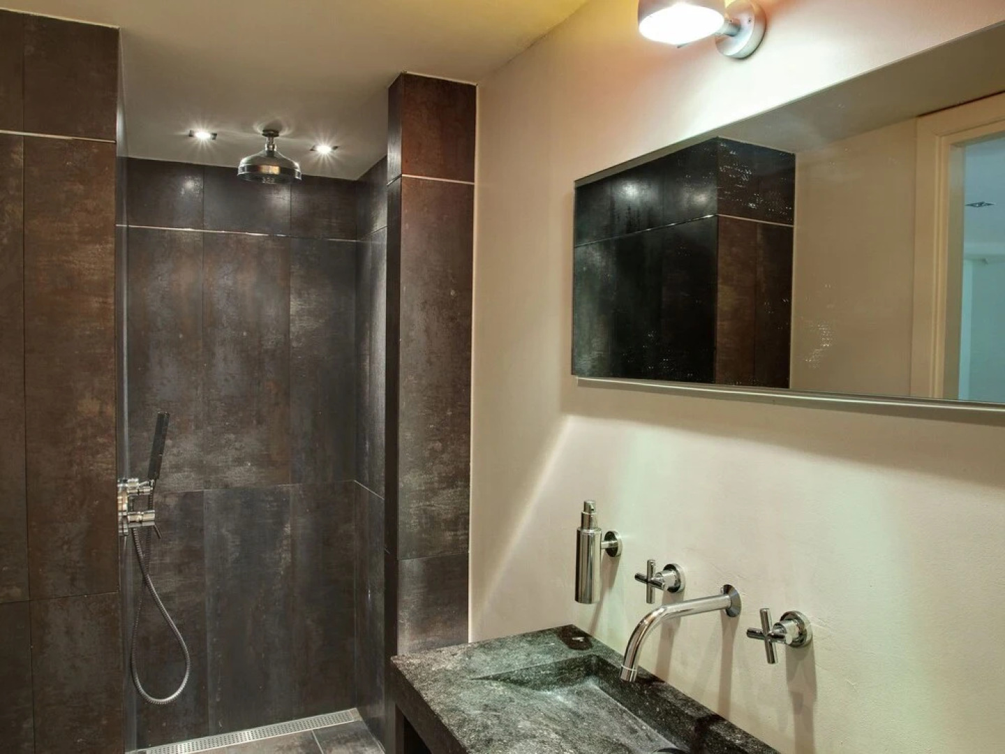 Lush Holiday Home in Oeffelt with 2 Saunas & Hot Tubs