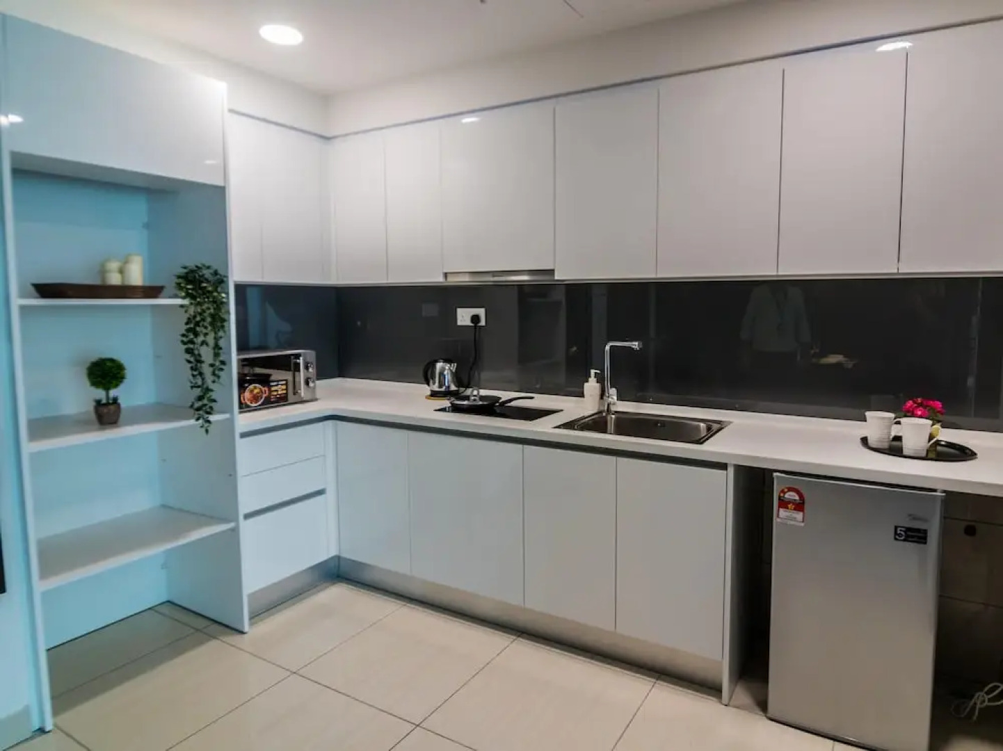 Almas Suites by Subhome