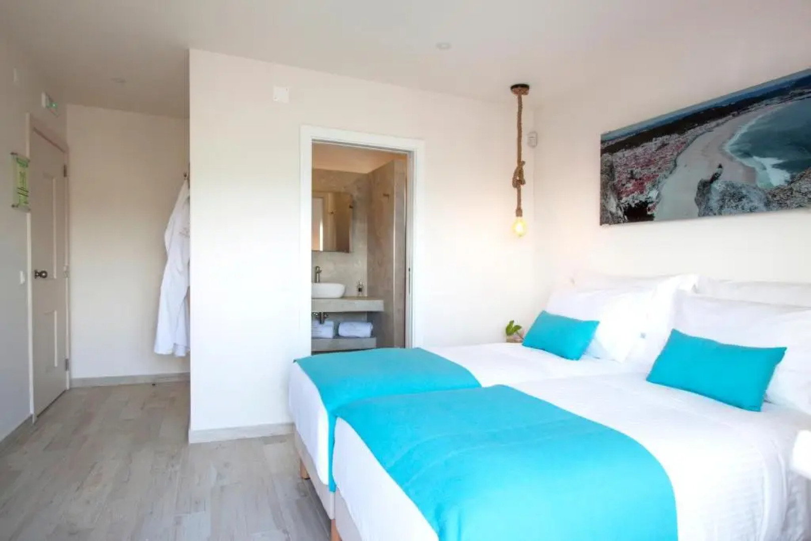 Hillside House Suites & Spa