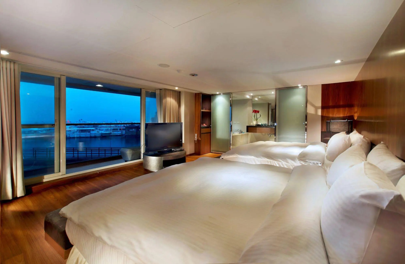 Spa Home Sun Moon Lake Luxury Lakeside Hotel