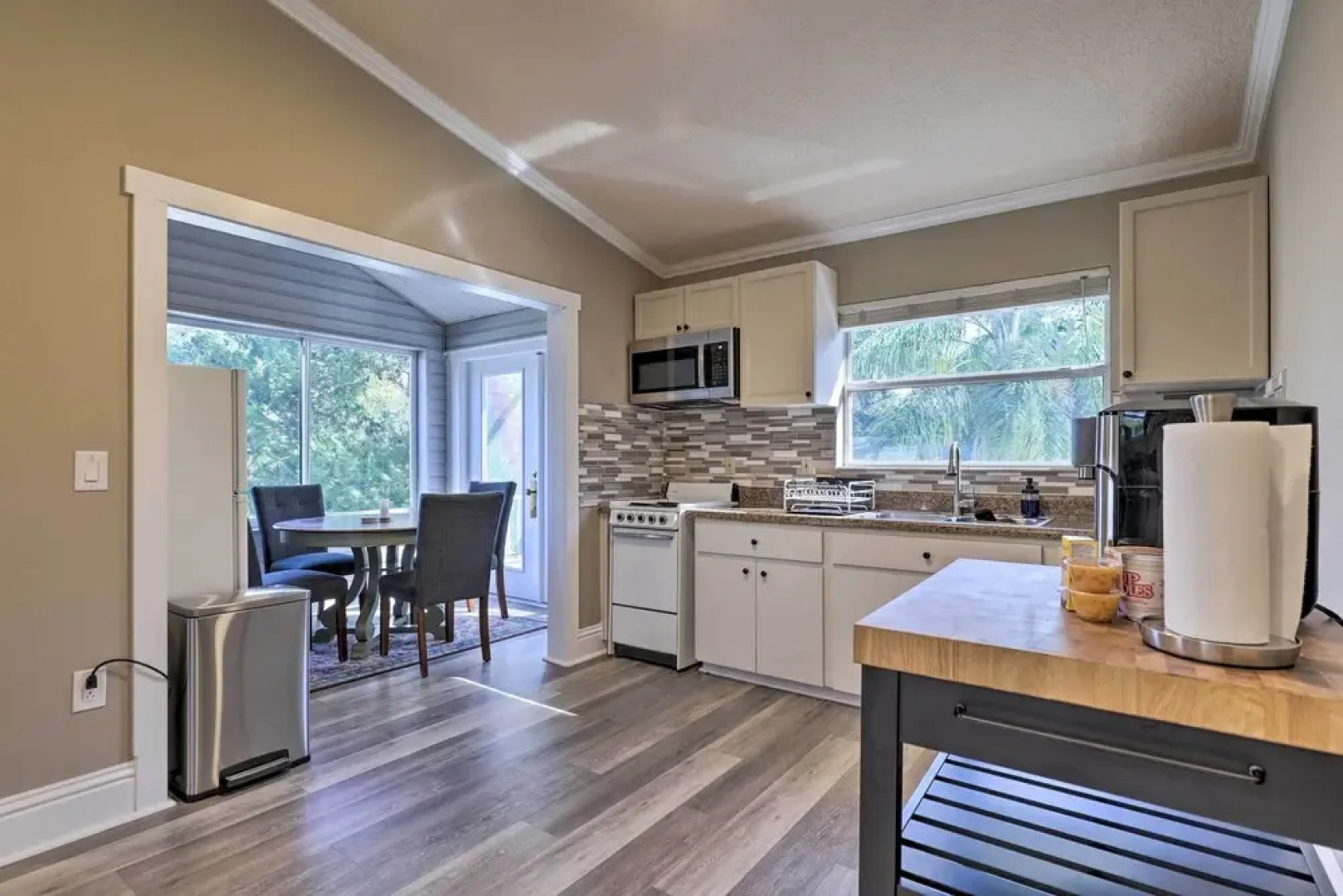 Charming Port Richey Retreat w/ Shared Dock