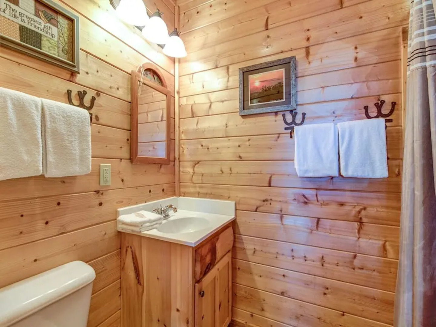 Bella Yani - Three Bedroom Cabin