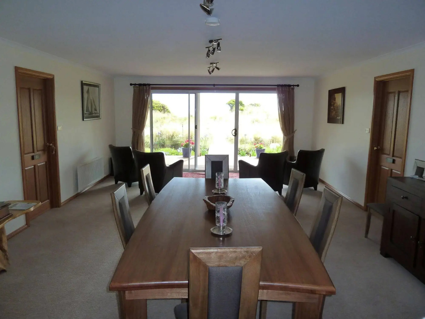 Harpers On The Beach