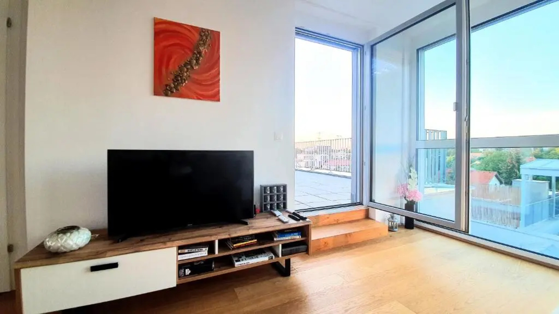 Rooftop Terrace, free garage parking and Pool!