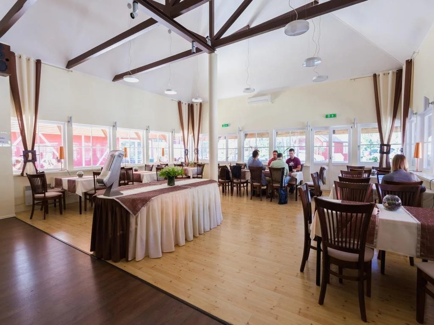 Roosta Holiday Village