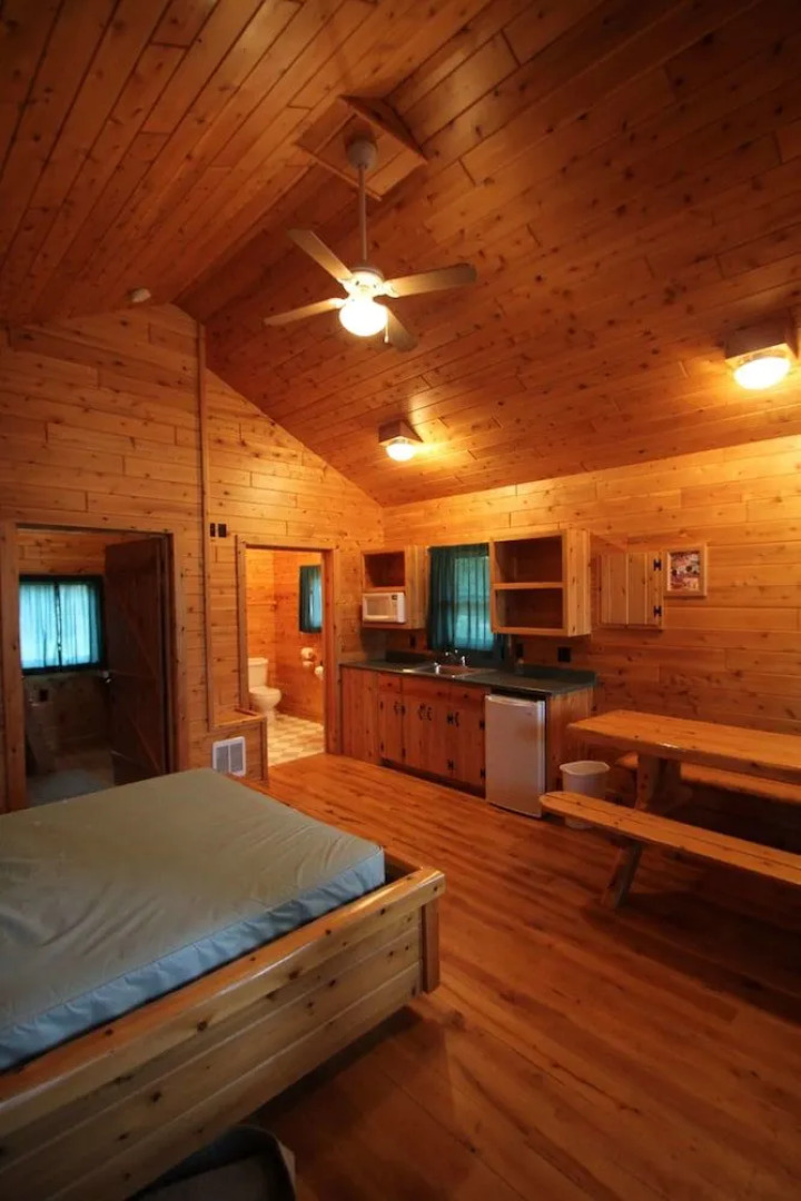 Mackinac Lake Trail Motel