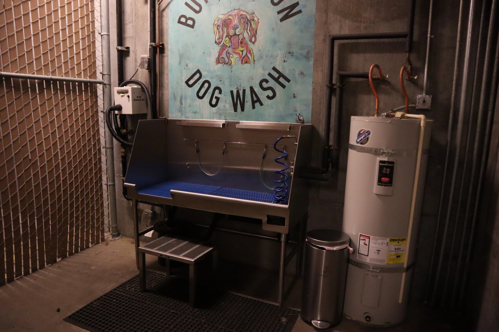 Modern, Upgraded Apartment - fast wifi and parking!